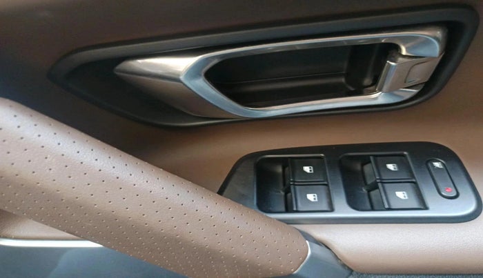 2021 Tata Harrier XZA PLUS 2.0L, Diesel, Automatic, 49,699 km, interior