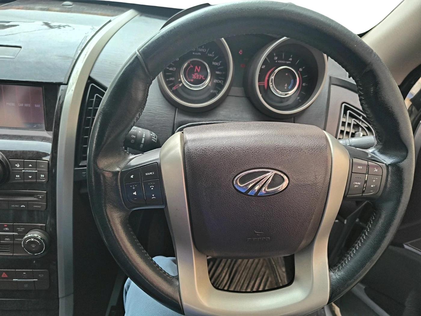 2014 Mahindra XUV500 W8, Diesel, Manual, 76,934 km, interior