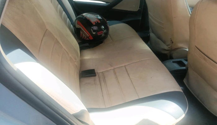 2013 Volkswagen Polo HIGHLINE DIESEL, Diesel, Manual, 1,15,615 km, interior