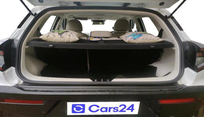 2024 Mahindra XUV 3XO AX5L 1.2 TGDi AT, Petrol, Automatic, 20,163 km, exterior