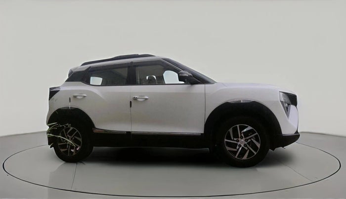 2024 Mahindra XUV 3XO AX5L 1.2 TGDi AT, Petrol, Automatic, 20,163 km, exterior