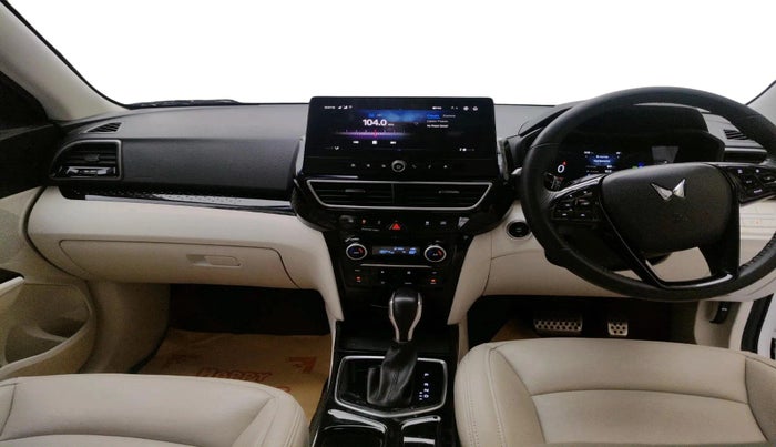 2024 Mahindra XUV 3XO AX5L 1.2 TGDi AT, Petrol, Automatic, 20,163 km, interior