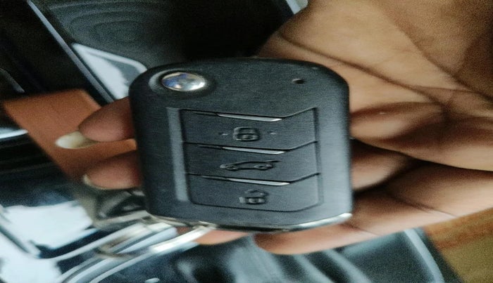 2024 Mahindra XUV 3XO AX5L 1.2 TGDi AT, Petrol, Automatic, 20,163 km, interior