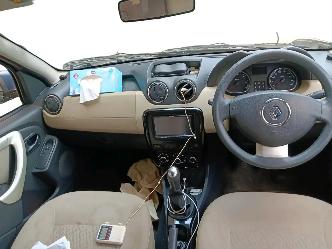 2014 Renault Duster RXL PETROL, Petrol, Manual, 57,900 km, interior