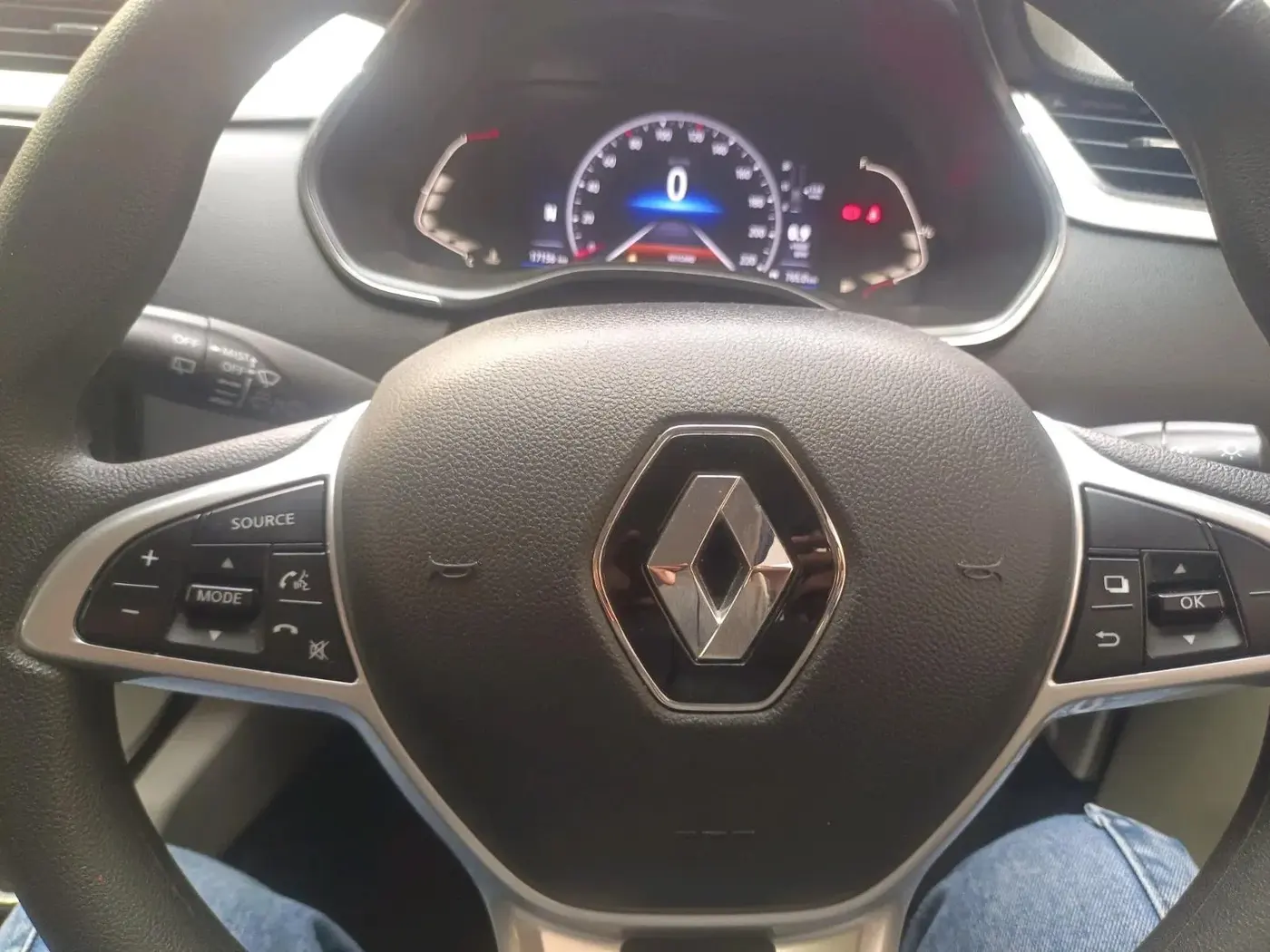 2024 Renault TRIBER RXZ AMT, Petrol, Automatic, 17,787 km, interior