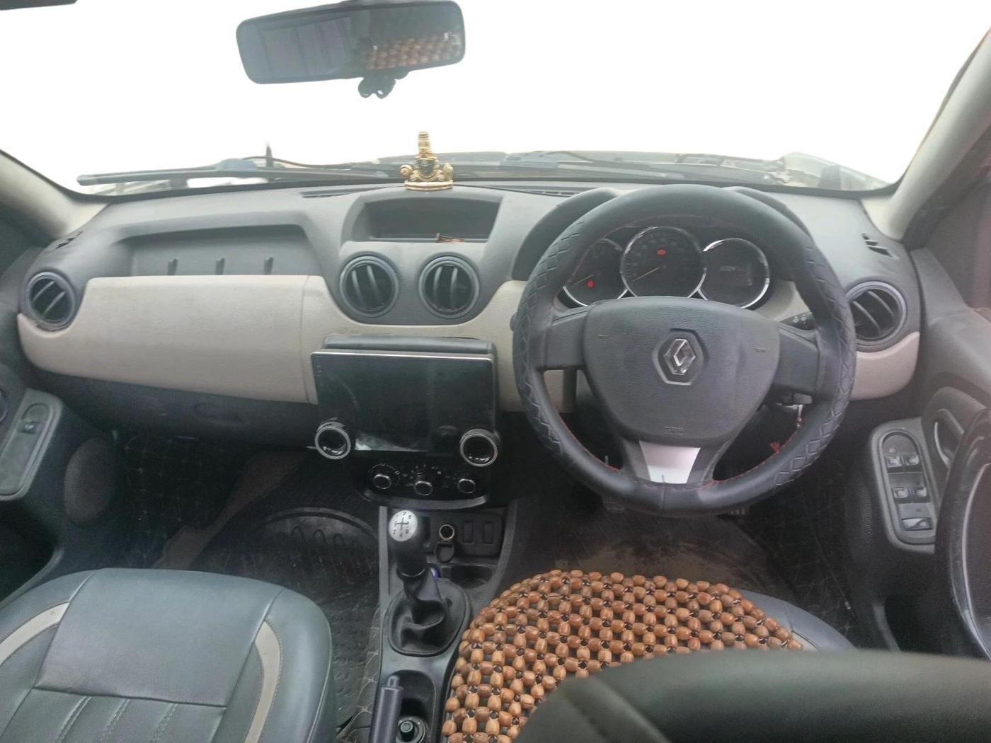 2015 Renault Duster 85 PS RXL DIESEL, Diesel, Manual, 30,047 km, interior