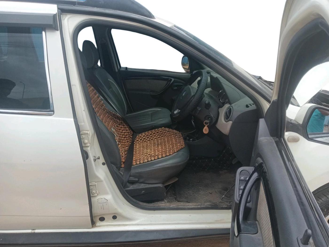 2015 Renault Duster 85 PS RXL DIESEL, Diesel, Manual, 30,047 km, interior