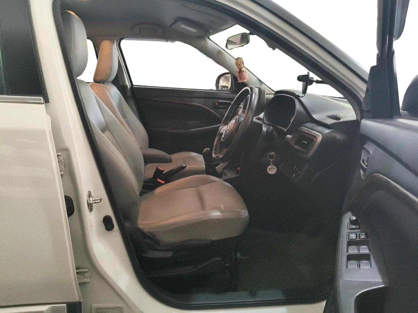 2022 Maruti BREZZA VXI SMART HYBRID, Petrol, Manual, 33,253 km, interior