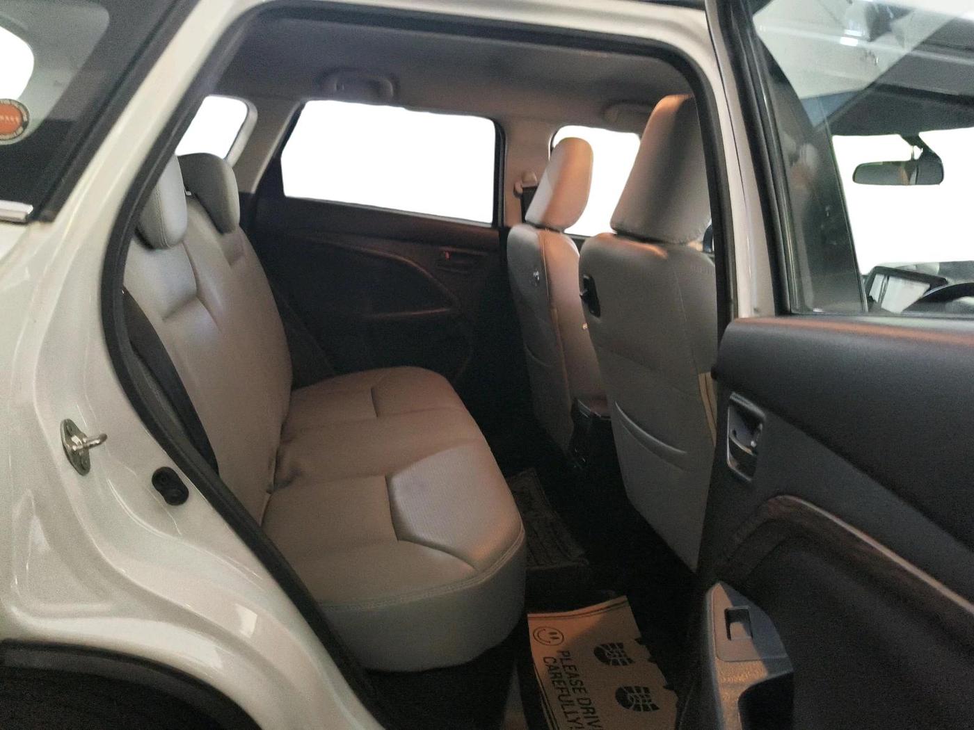2022 Maruti BREZZA VXI SMART HYBRID, Petrol, Manual, 33,253 km, interior
