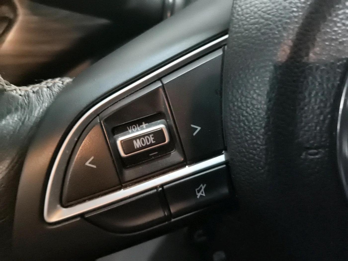 2022 Maruti BREZZA VXI SMART HYBRID, Petrol, Manual, 33,253 km, interior