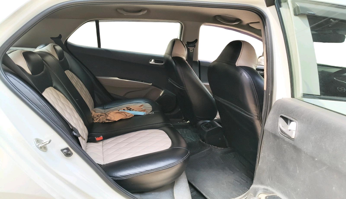 2015 Hyundai Grand i10 SPORTZ 1.2 KAPPA VTVT, Petrol, Manual, 1,04,043 km, interior