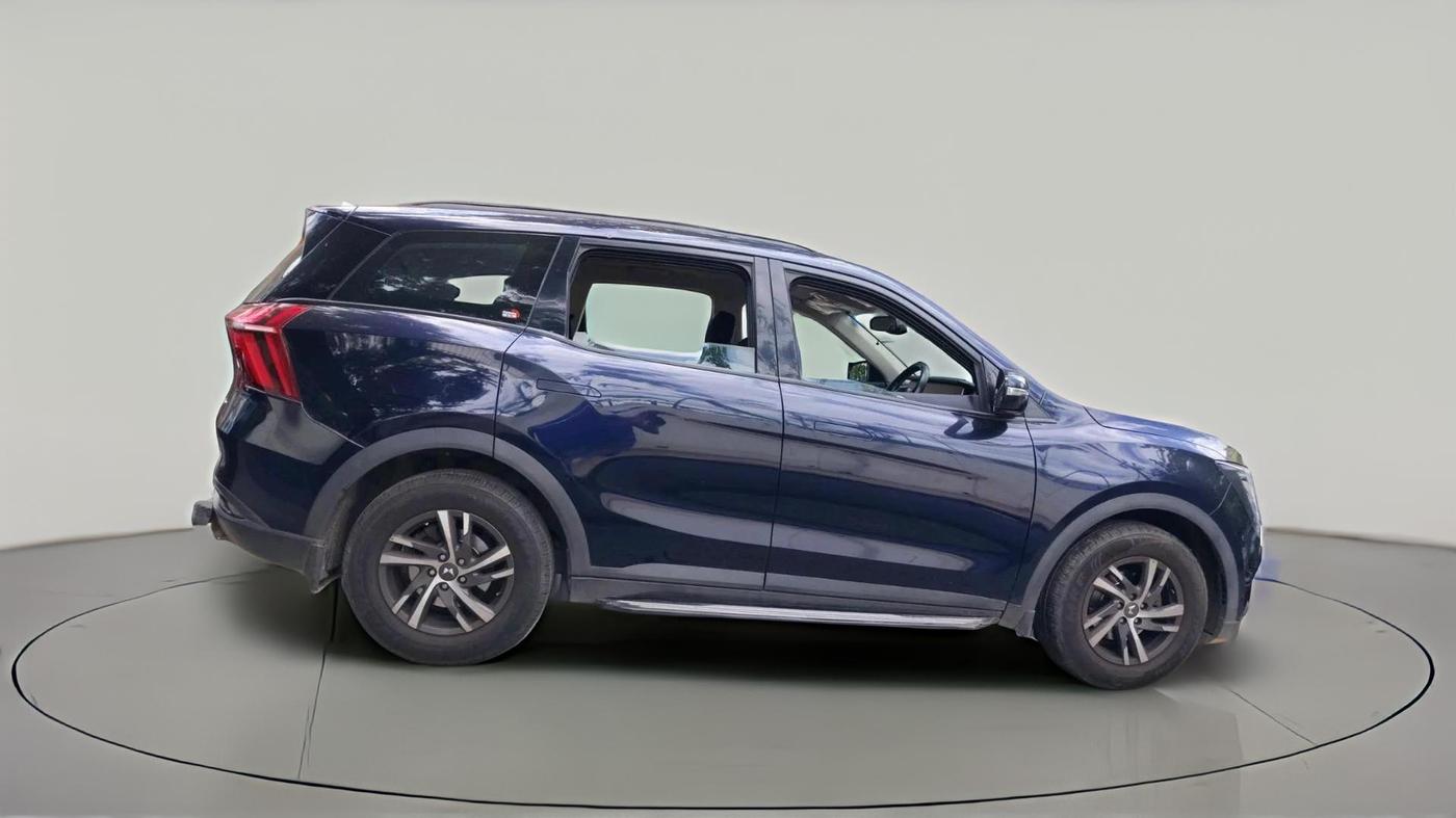 2022 Mahindra XUV700 AX 5 P AT 5 STR, Petrol, Automatic, 43,958 km, exterior