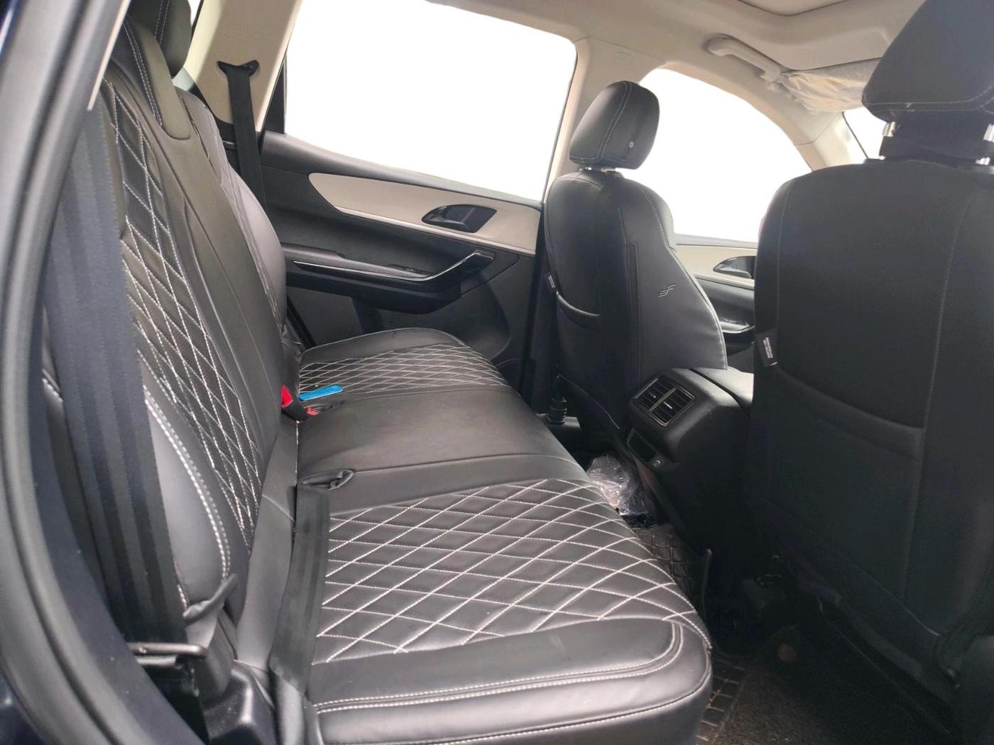 2022 Mahindra XUV700 AX 5 P AT 5 STR, Petrol, Automatic, 43,958 km, interior