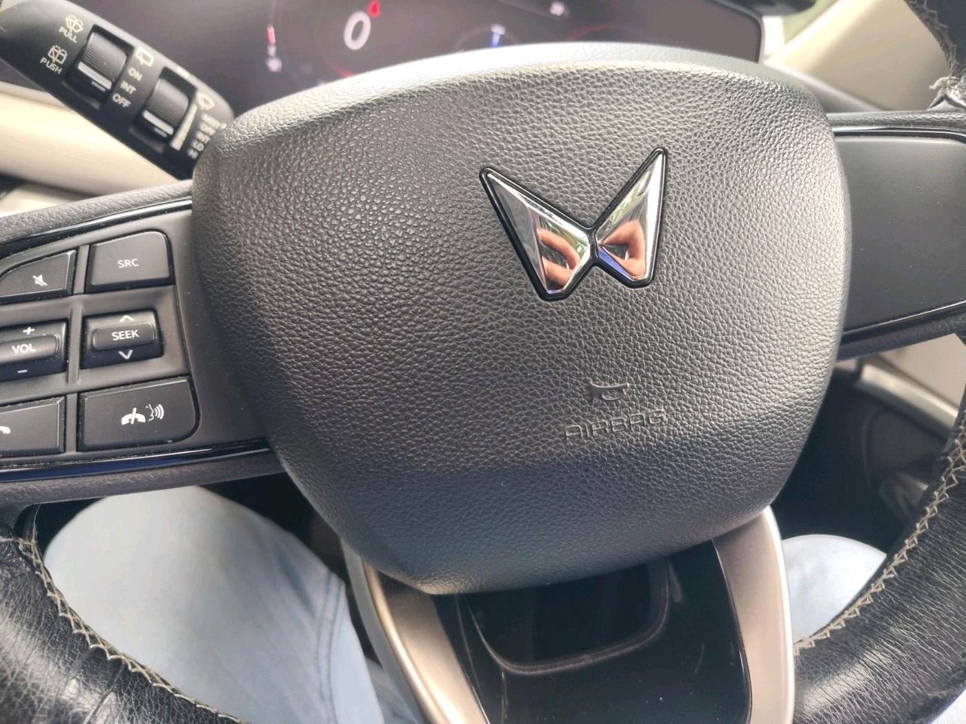2022 Mahindra XUV700 AX 5 P AT 5 STR, Petrol, Automatic, 43,958 km, interior