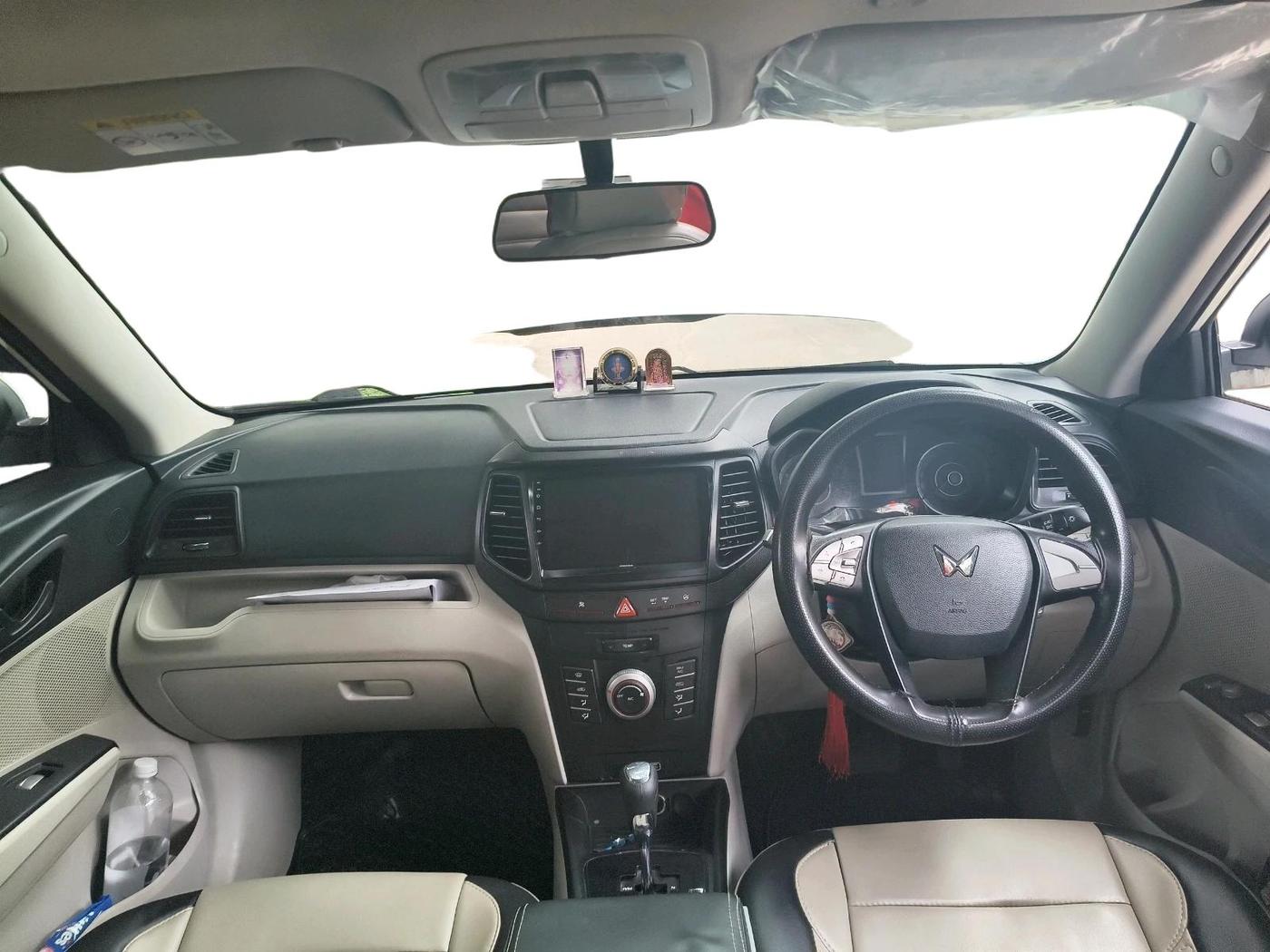 2022 Mahindra XUV300 W6 1.2 PETROL AMT, Petrol, Automatic, 34,435 km, interior