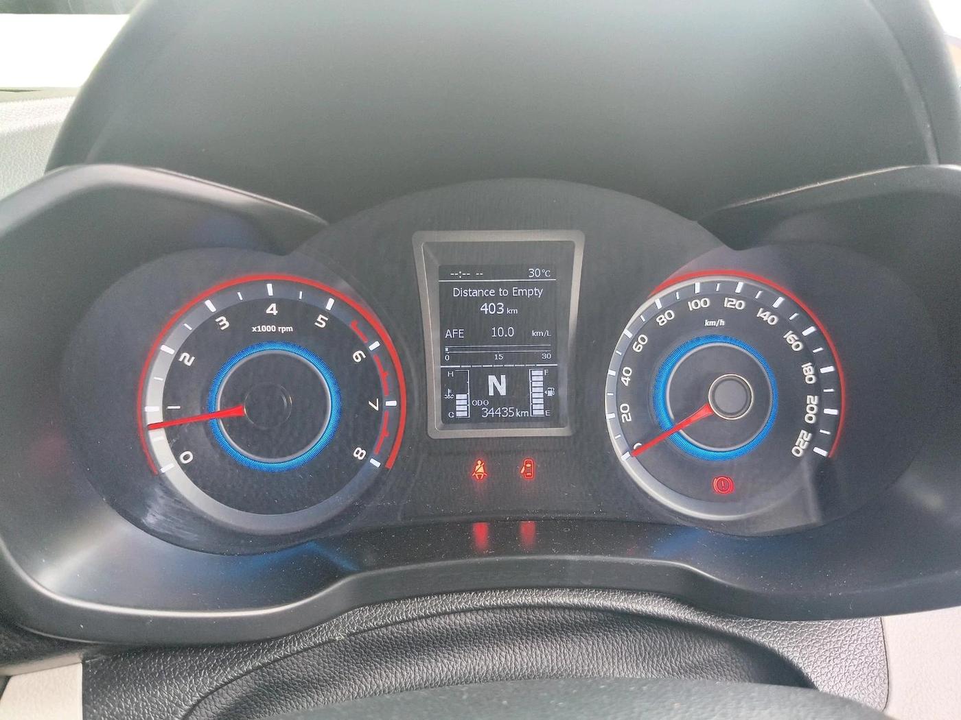 2022 Mahindra XUV300 W6 1.2 PETROL AMT, Petrol, Automatic, 34,435 km, interior