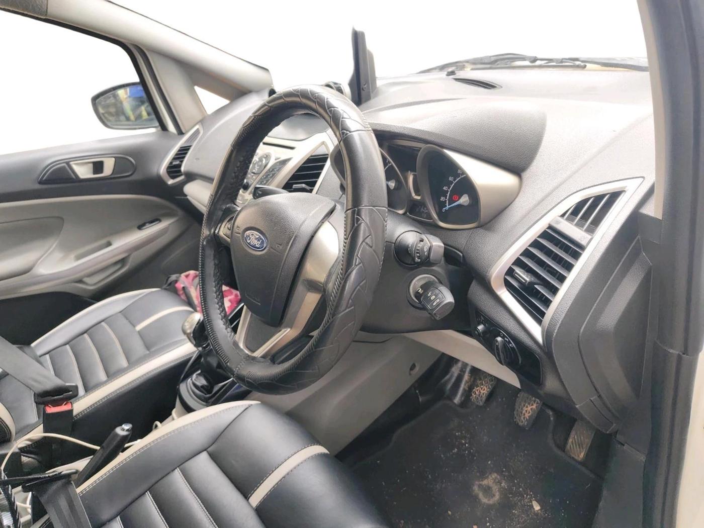 2015 Ford Ecosport TITANIUM 1.5L DIESEL, Diesel, Manual, 1,17,156 km, interior