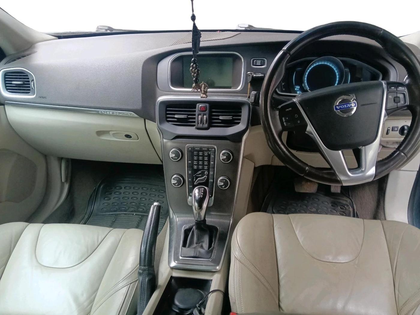 2013 Volvo V40 Cross Country D3, Diesel, Automatic, 1,60,592 km, interior