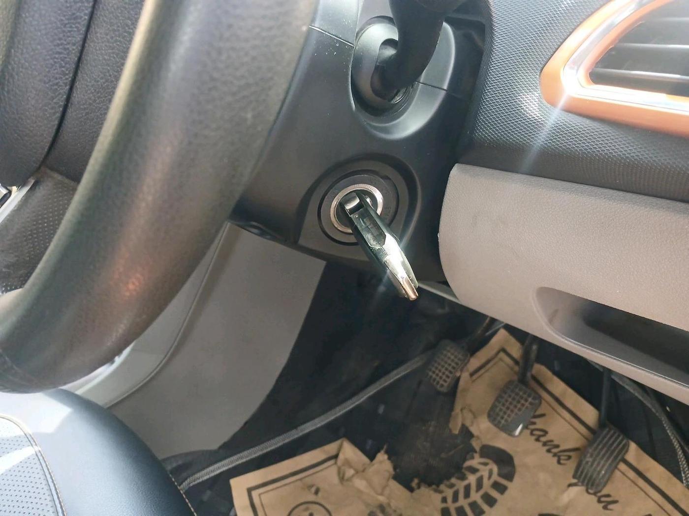 2016 Tata Tiago XZ PETROL, Petrol, Manual, 59,548 km, interior