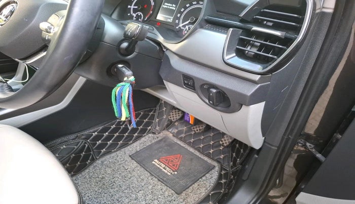 2022 Skoda KUSHAQ AMBITION 1.0L TSI MT, Petrol, Manual, 27,980 km, interior