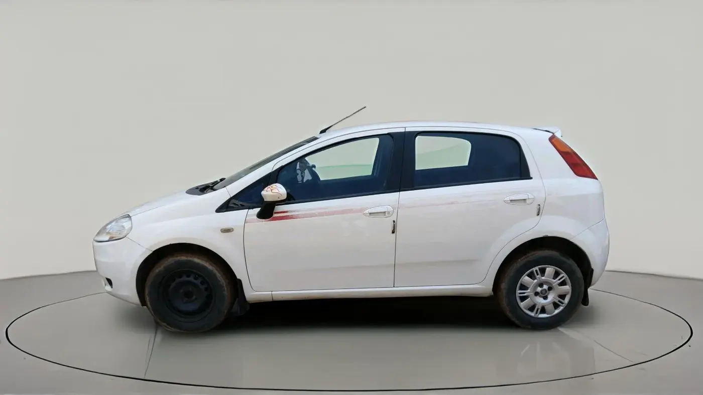 2011 Fiat Grand Punto DYNAMIC 1.3, Diesel, Manual, 1,22,861 km, exterior
