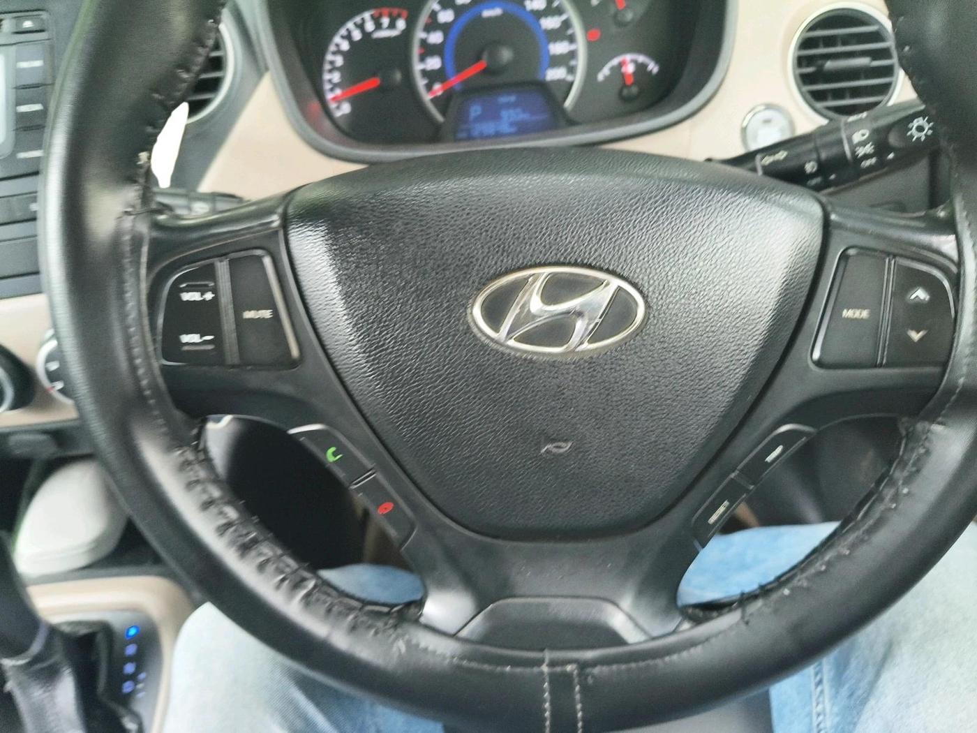 2015 Hyundai Grand i10 ASTA AT 1.2 KAPPA VTVT, Petrol, Automatic, 1,29,848 km, interior