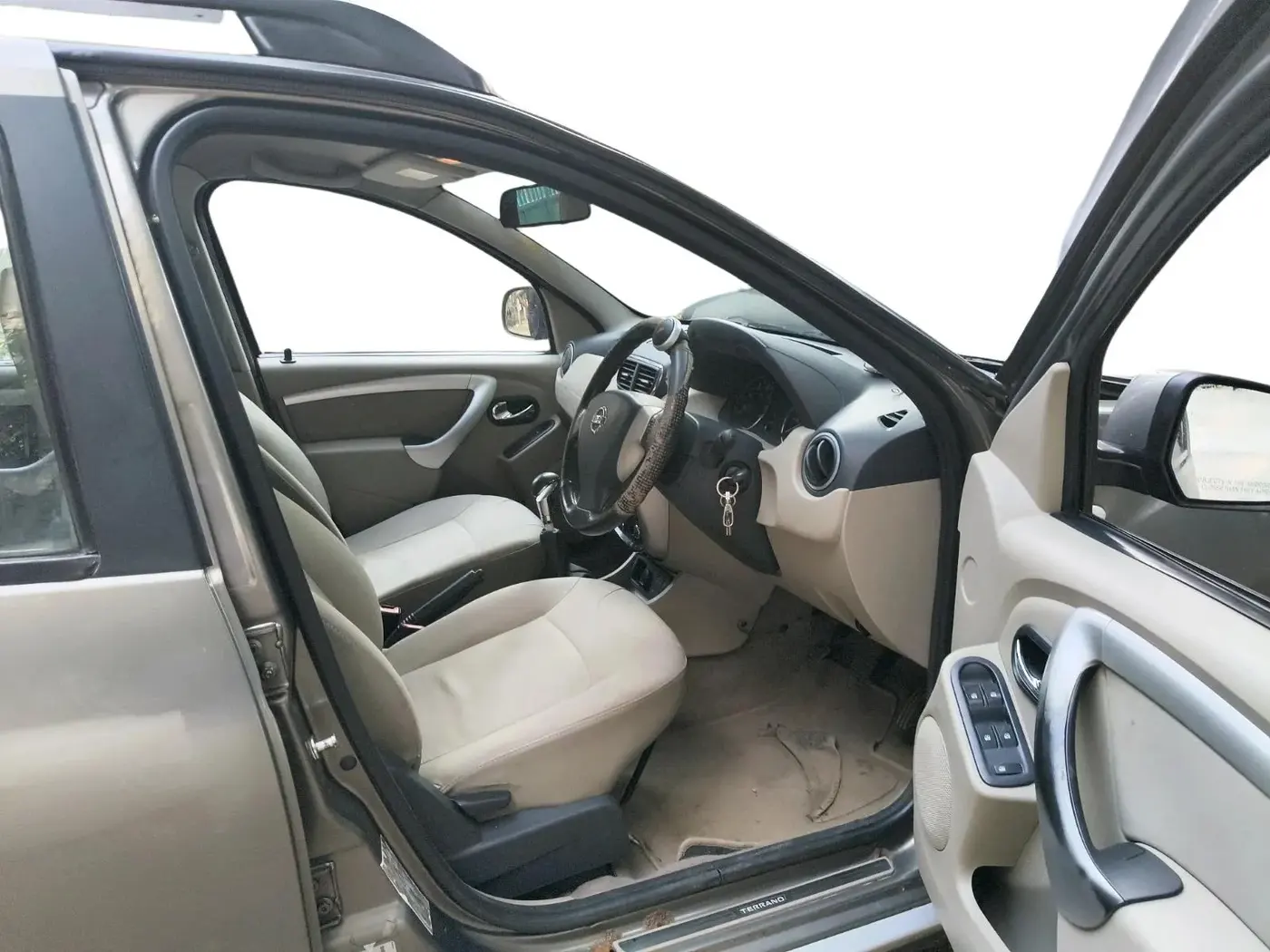 2014 Nissan Terrano XL D PLUS, Diesel, Manual, 86,027 km, interior