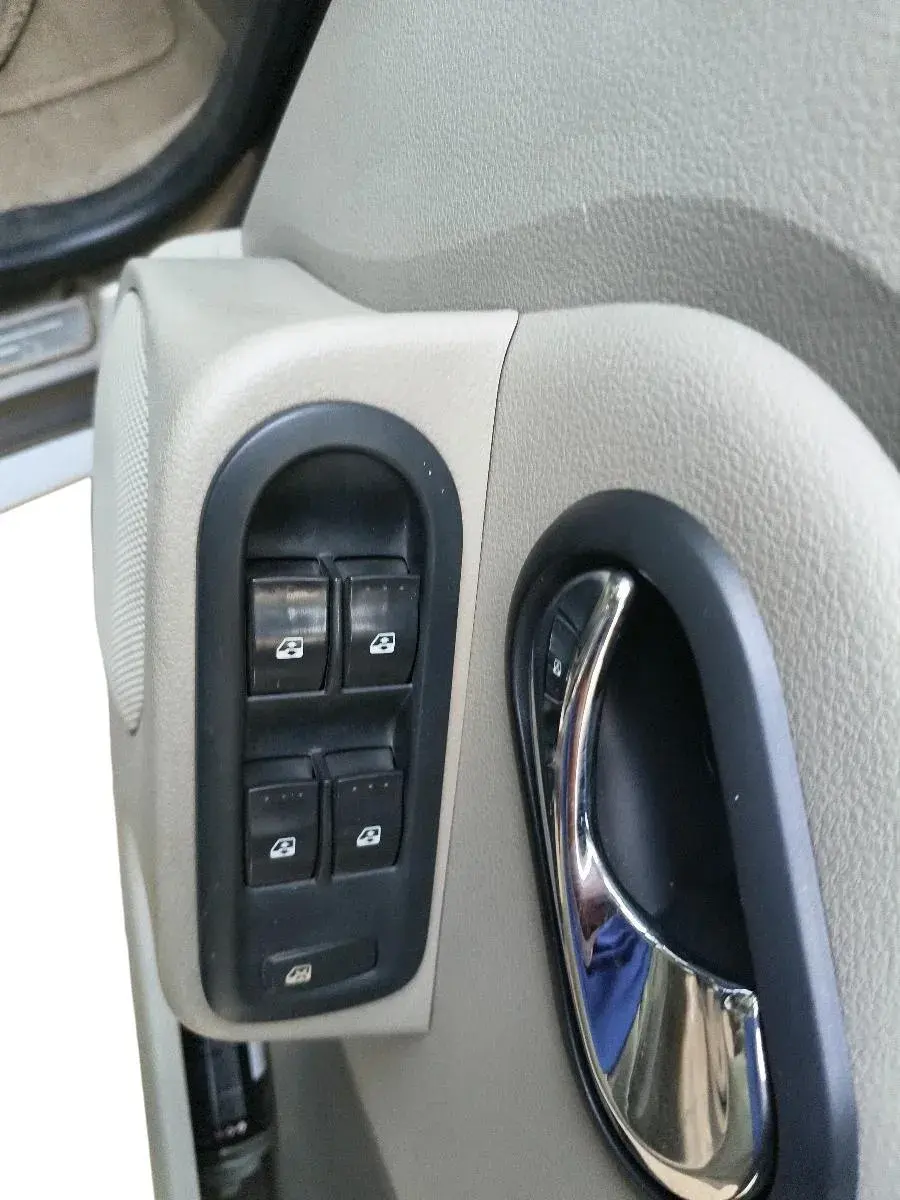 2014 Nissan Terrano XL D PLUS, Diesel, Manual, 86,027 km, interior