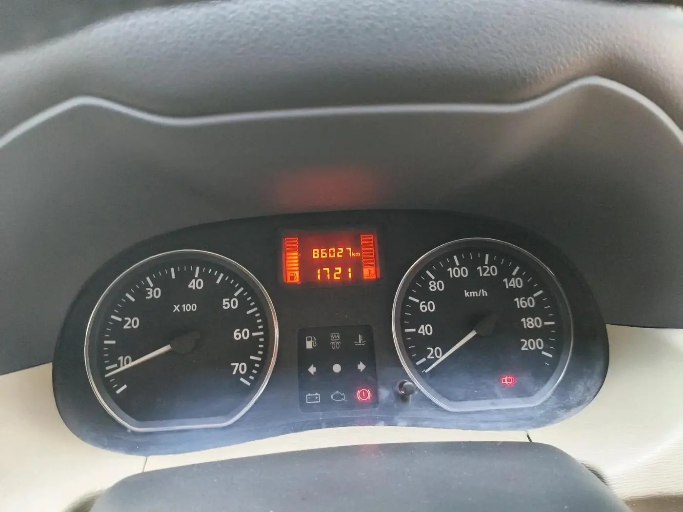 2014 Nissan Terrano XL D PLUS, Diesel, Manual, 86,027 km, interior