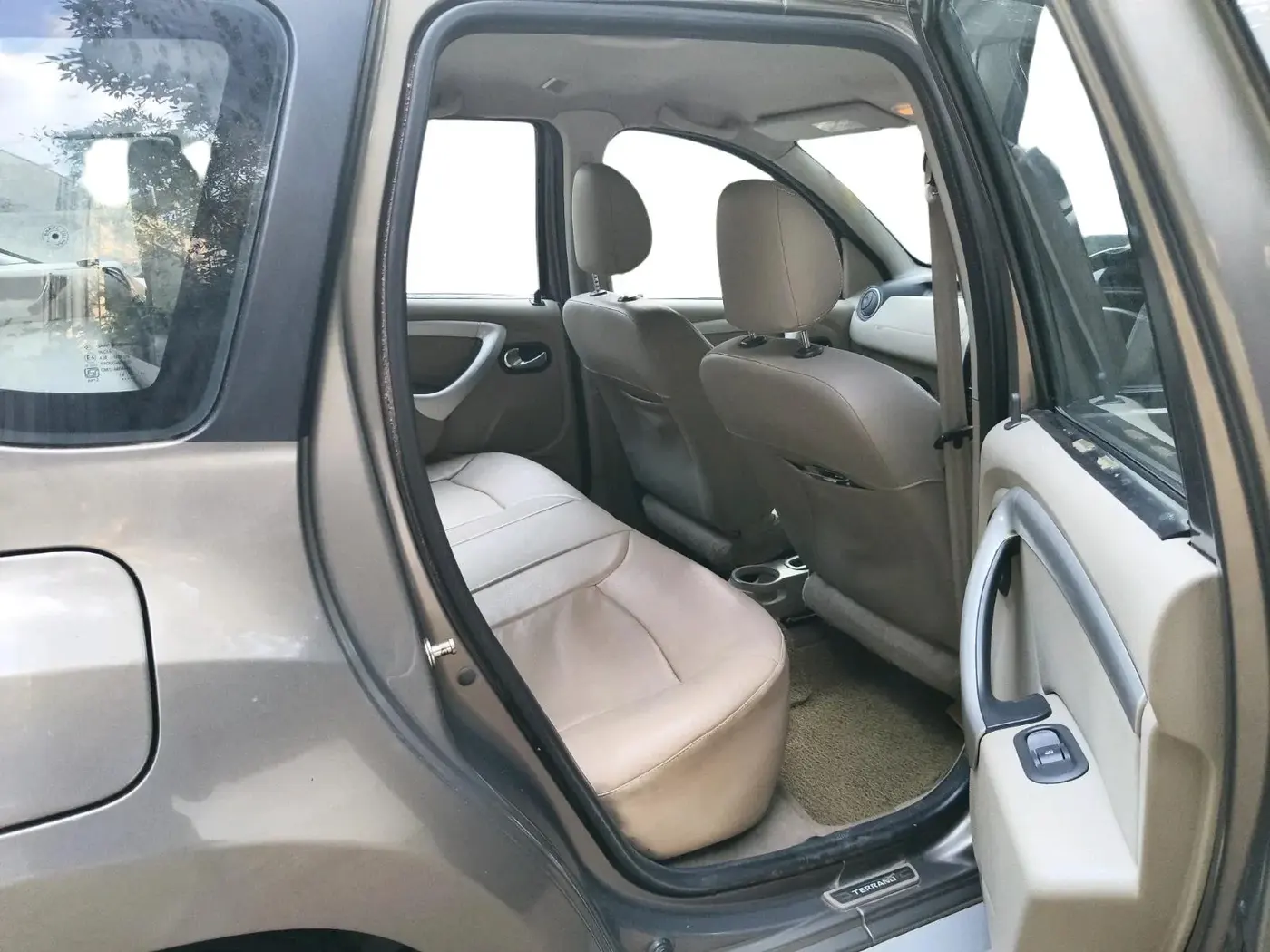 2014 Nissan Terrano XL D PLUS, Diesel, Manual, 86,027 km, interior