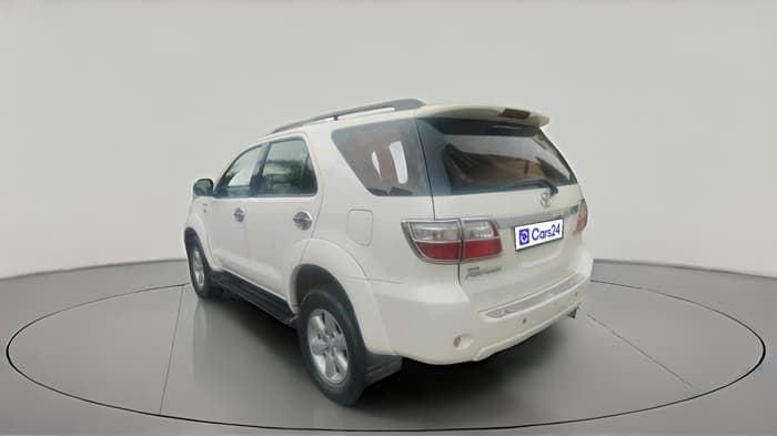 2011 Toyota Fortuner 3.0 4X4 MT, Diesel, Manual, 1,62,733 km, exterior
