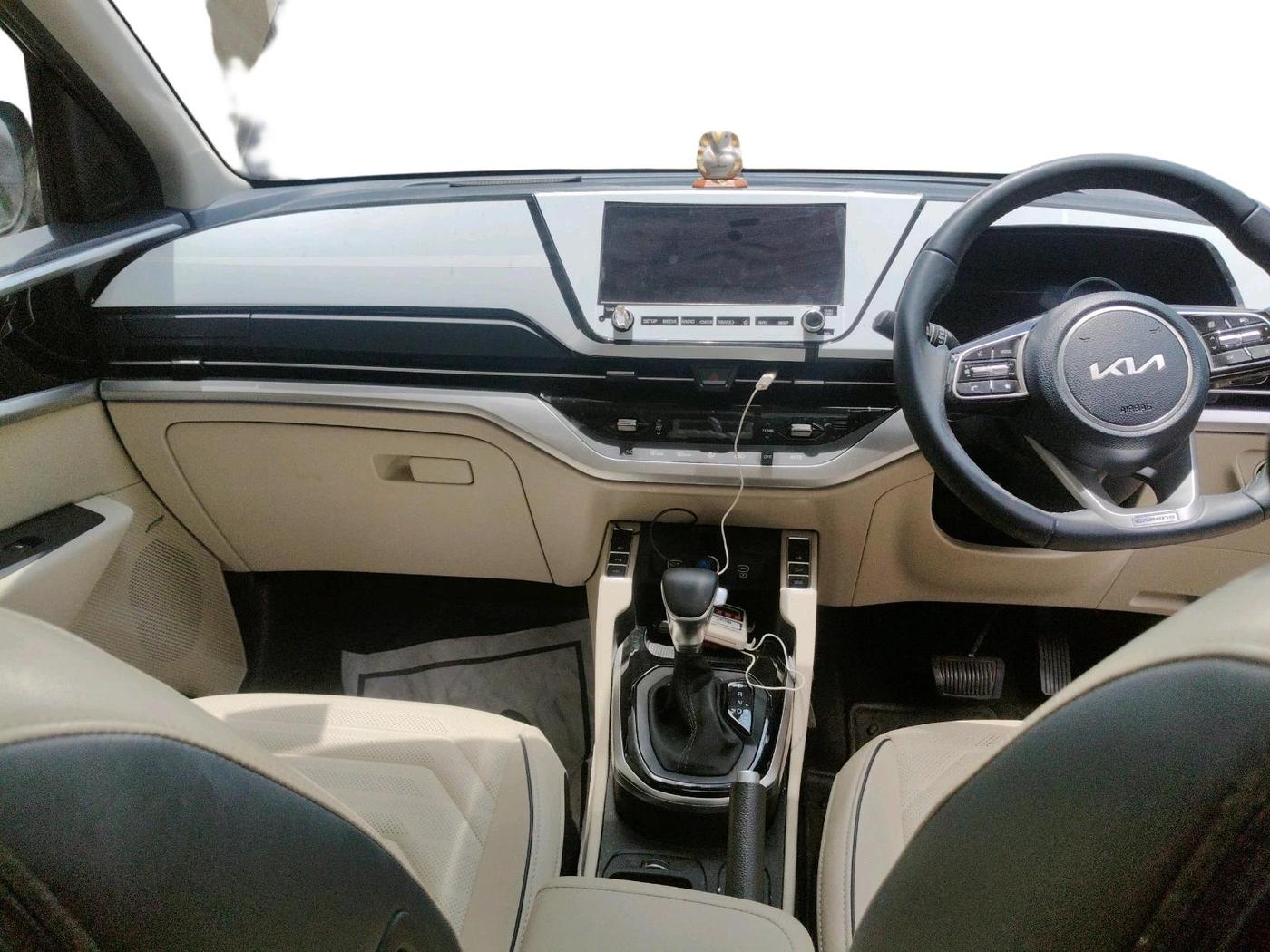 2024 KIA CARENS LUXURY PLUS 1.5 TURBO PETROL DCT 7 STR, Petrol, Automatic, 21,696 km, interior