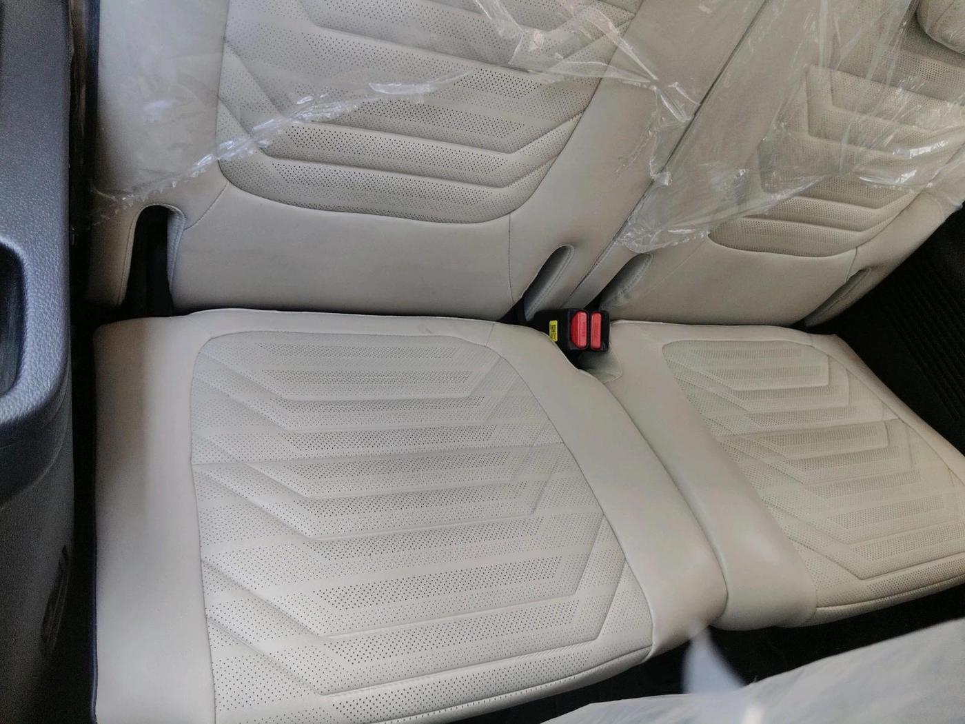 2024 KIA CARENS LUXURY PLUS 1.5 TURBO PETROL DCT 7 STR, Petrol, Automatic, 21,696 km, interior