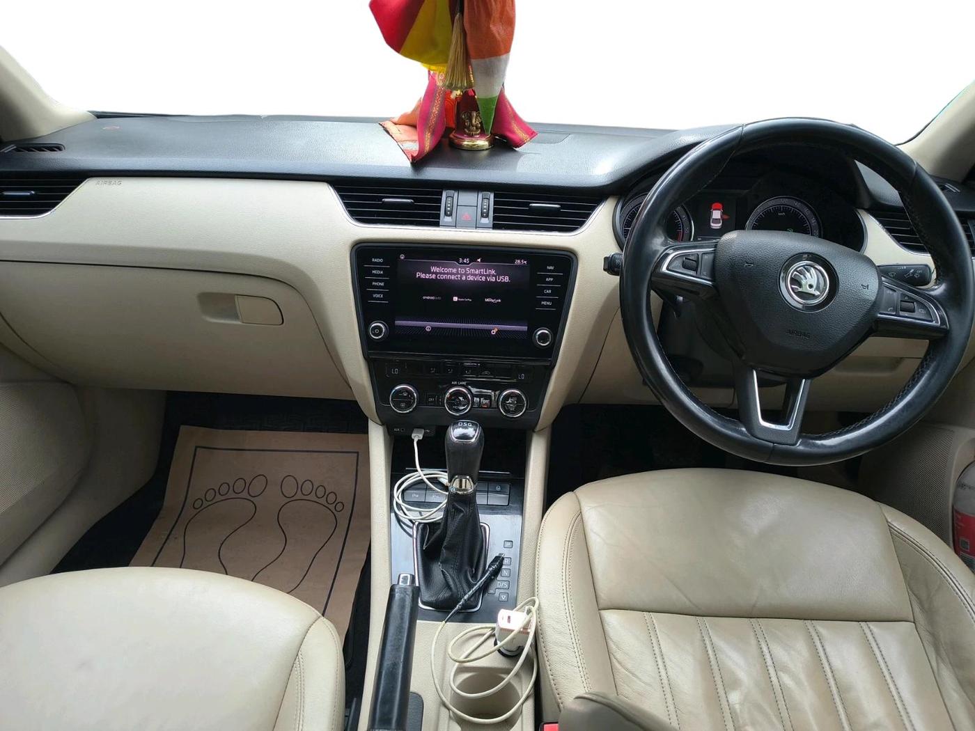 2017 Skoda Octavia 2.0 TDI L&K AT, Diesel, Automatic, 1,49,462 km, interior