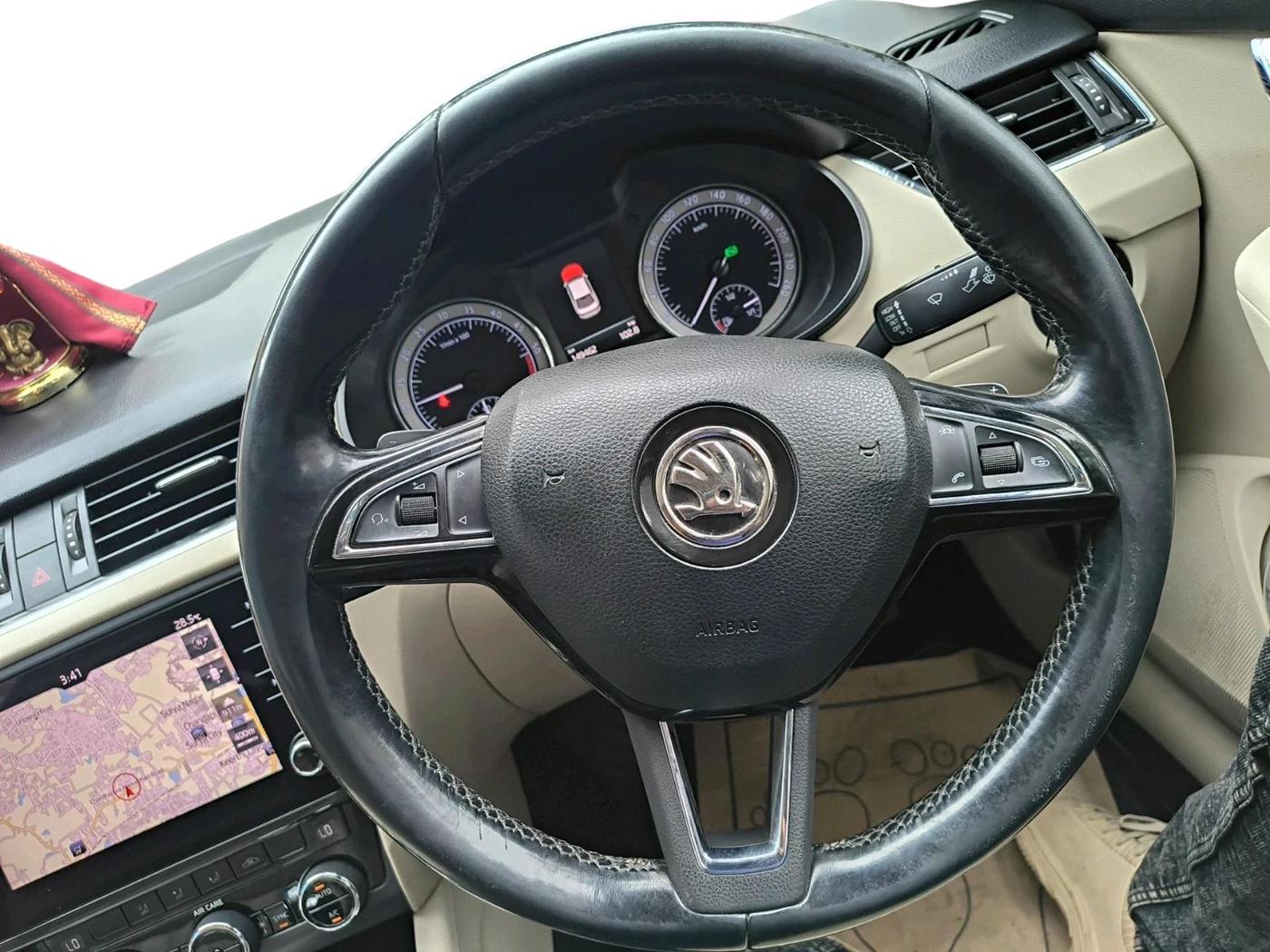 2017 Skoda Octavia 2.0 TDI L&K AT, Diesel, Automatic, 1,49,462 km, interior