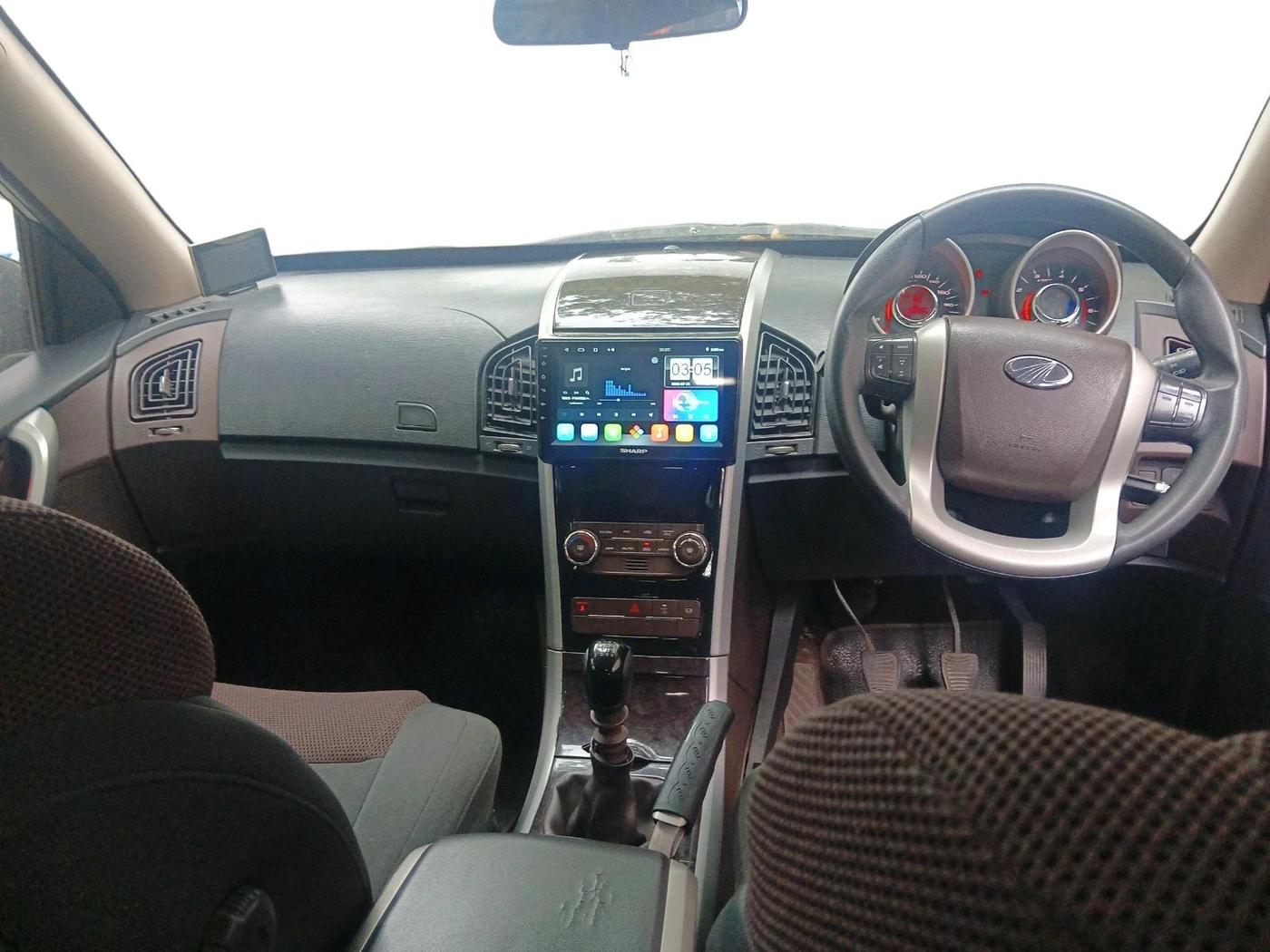 2014 Mahindra XUV500 W6, Diesel, Manual, 1,20,535 km, interior