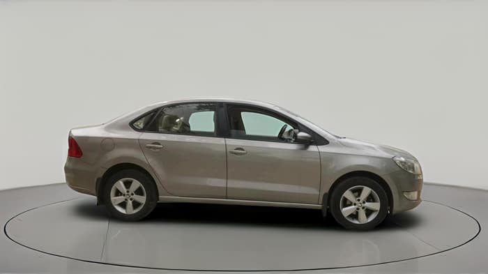2016 Skoda Rapid AMBITION 1.6 MPI MT, Petrol, Manual, 76,645 km, exterior