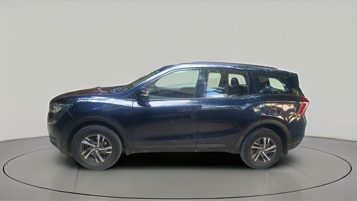 2022 Mahindra XUV700 MX P MT 5 STR, Petrol, Manual, 35,512 km, exterior