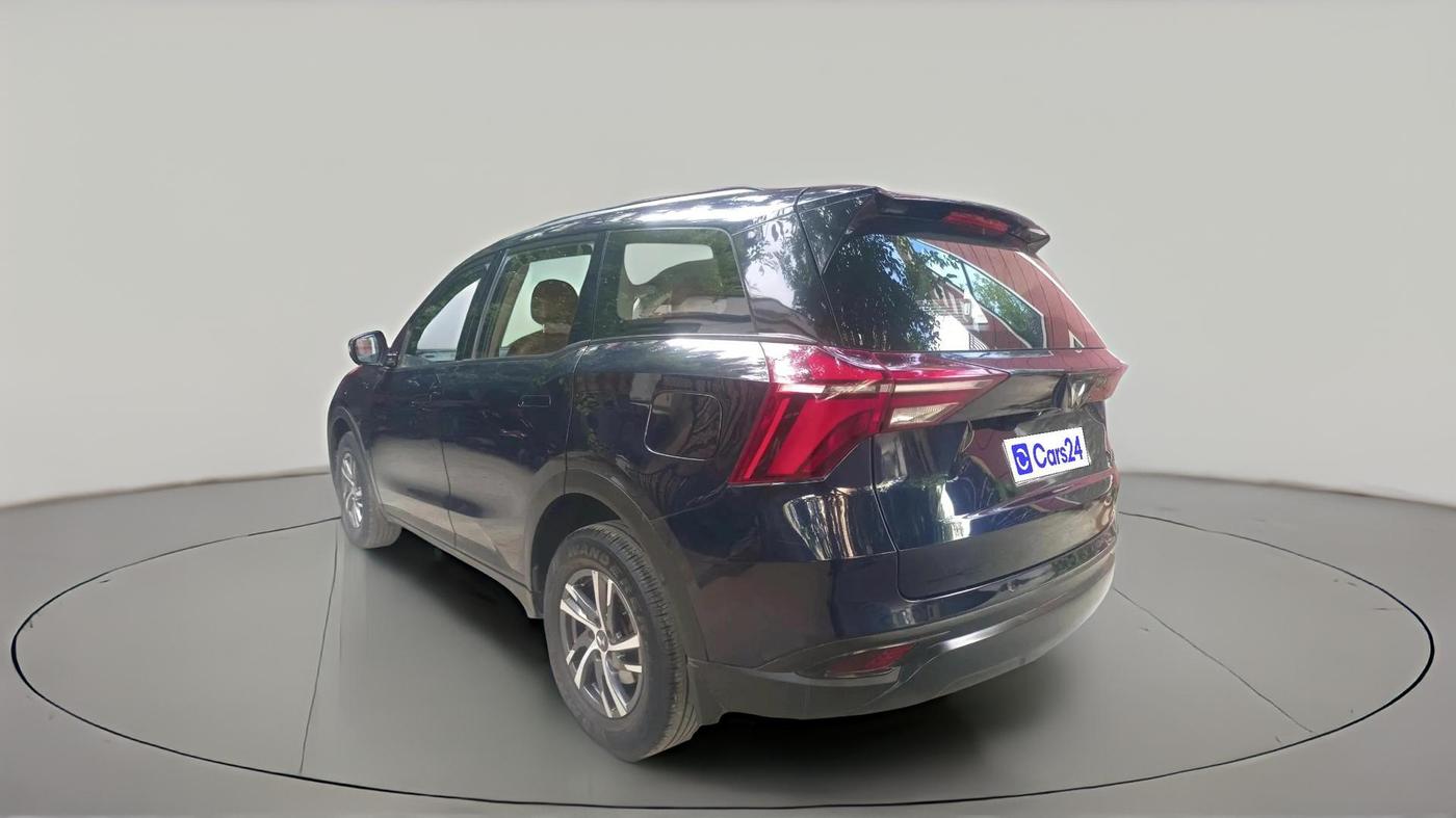2022 Mahindra XUV700 MX P MT 5 STR, Petrol, Manual, 35,512 km, exterior