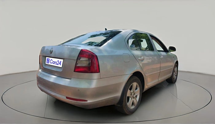 2010 Skoda Laura L&K 2.0 TDI AT, Diesel, Automatic, 1,71,490 km, exterior