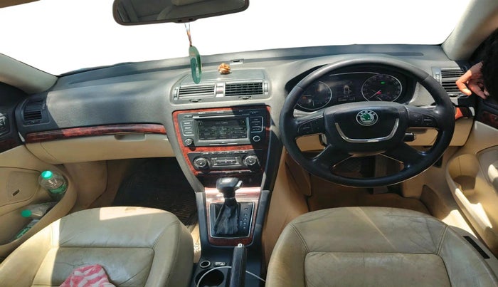 2010 Skoda Laura L&K 2.0 TDI AT, Diesel, Automatic, 1,71,490 km, interior