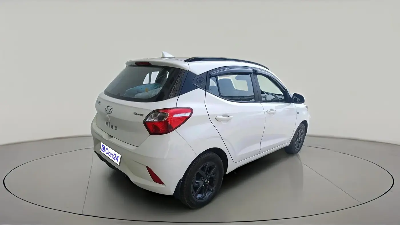 2022 Hyundai GRAND I10 NIOS SPORTZ AMT 1.2 KAPPA VTVT, Petrol, Automatic, 69,549 km, exterior