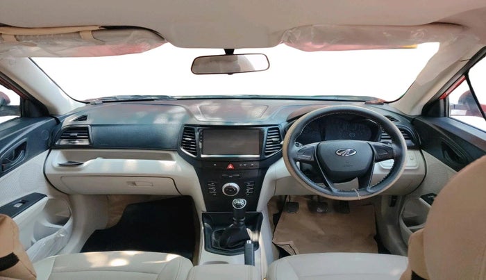 2022 Mahindra XUV300 W4 1.2 PETROL, Petrol, Manual, 28,051 km, interior