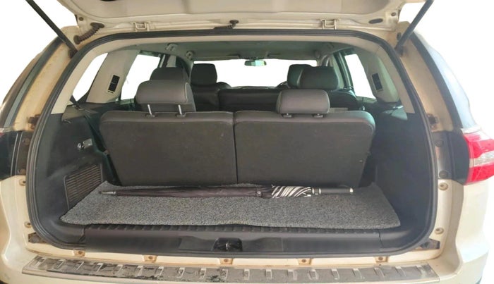 2017 Tata Hexa XT 4X2 7 STR, Diesel, Manual, 86,309 km, exterior