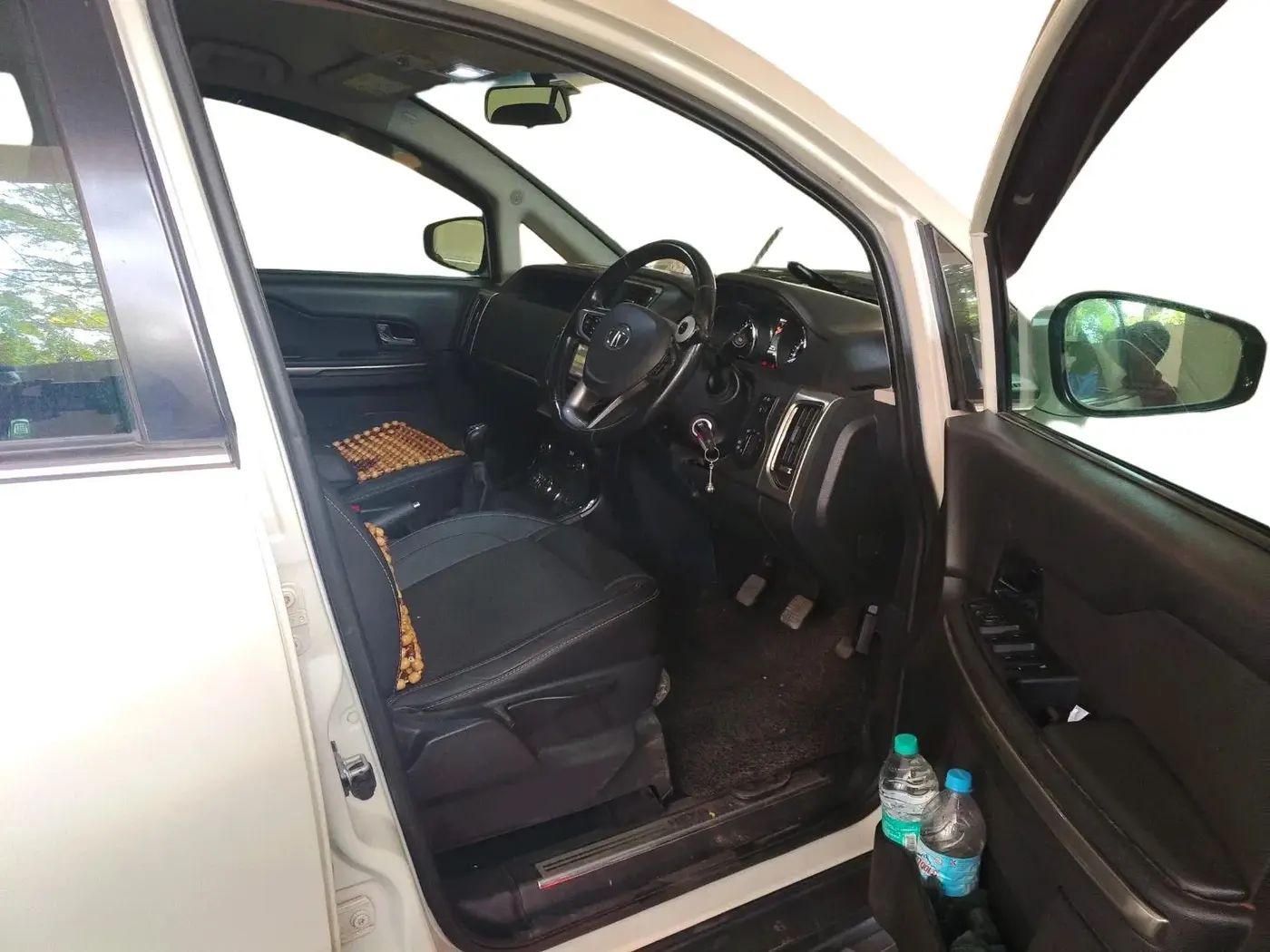 2017 Tata Hexa XT 4X2 7 STR, Diesel, Manual, 86,309 km, interior