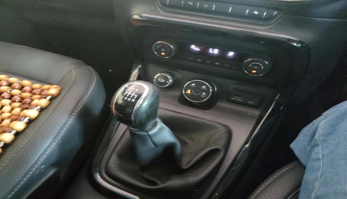 2017 Tata Hexa XT 4X2 7 STR, Diesel, Manual, 86,309 km, interior