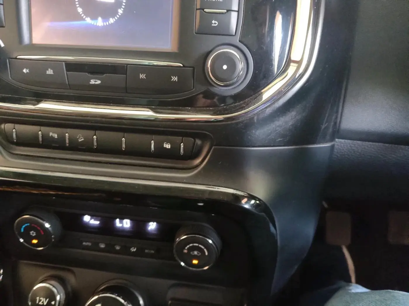 2017 Tata Hexa XT 4X2 7 STR, Diesel, Manual, 86,309 km, interior