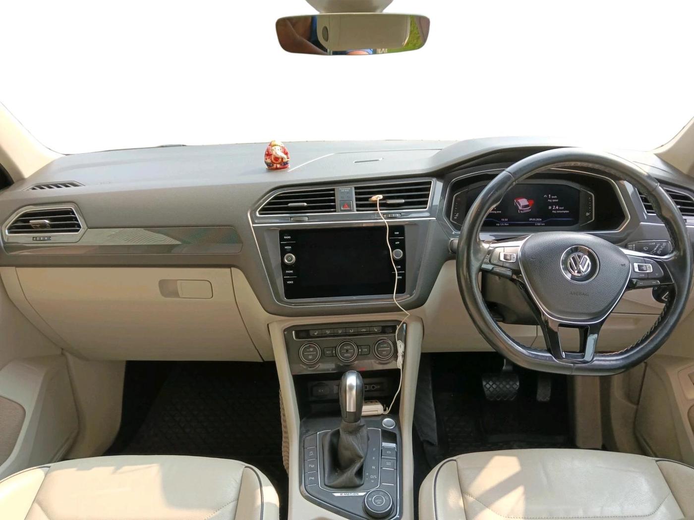 2019 Volkswagen TIGUAN ALL SPACE 2.0 TSI, Petrol, Automatic, 1,70,000 km, interior