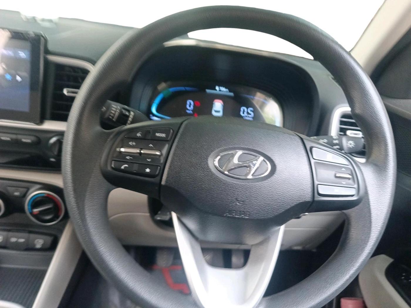 2023 Hyundai VENUE S(O) 1.2, Petrol, Manual, 21,963 km, interior