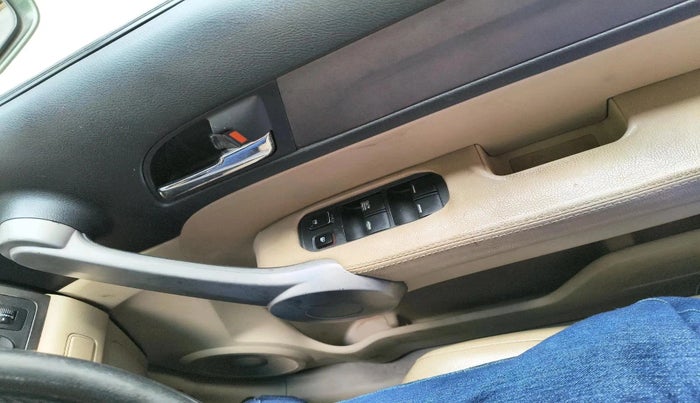 2006 Honda CRV 2.4L 2WD AT, Petrol, Automatic, 1,34,147 km, interior